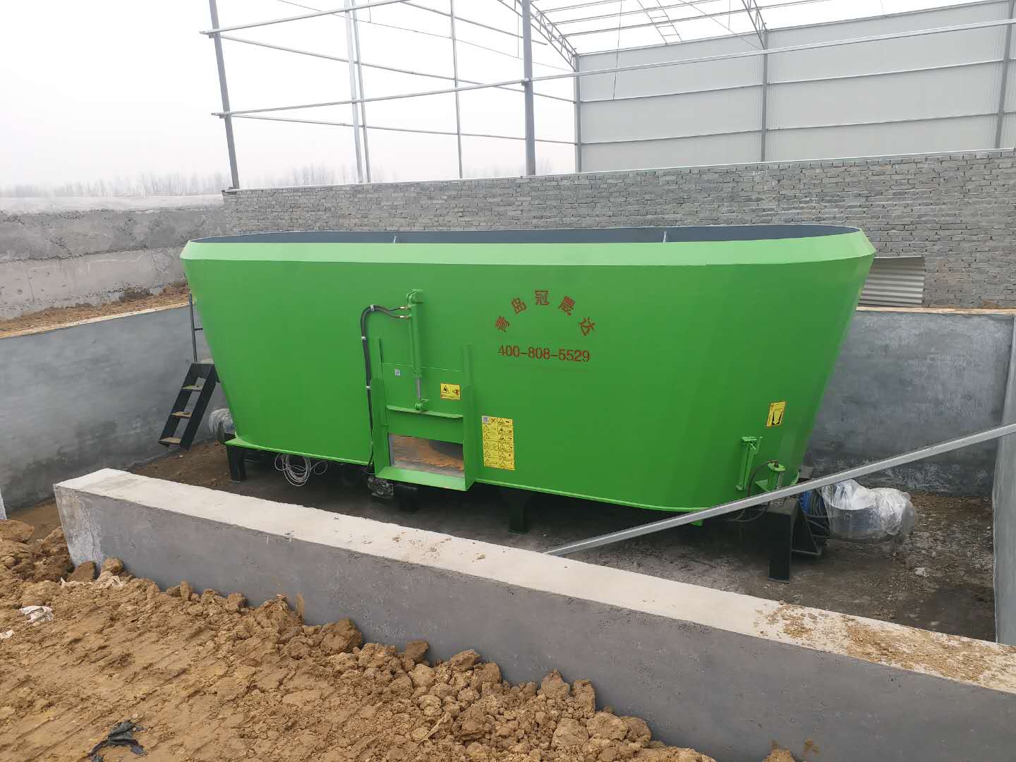 河南某公司購買固定式TMR攪拌機(jī) 河南某公司購買固定式TMR攪拌機(jī)